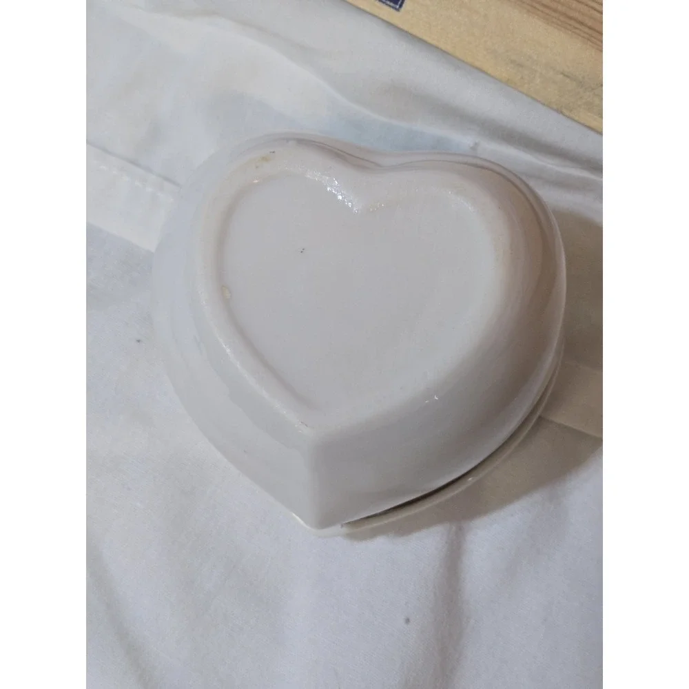 VNTG Hinged Vanity Box Jewelry Trinket Heart Shape Floral Covered